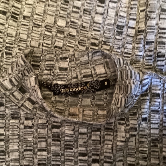 Tunic.  Black and white - Picture 3 of 5